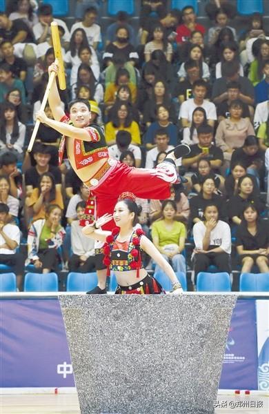 运动会开幕式入场表演_表演运动会班级解说词_运动会表演