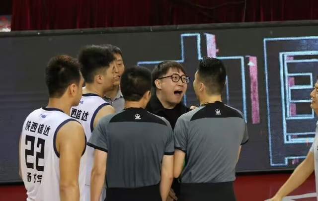 篮球历史第一人_中国篮球历史上又一个笑柄_篮球历史简介