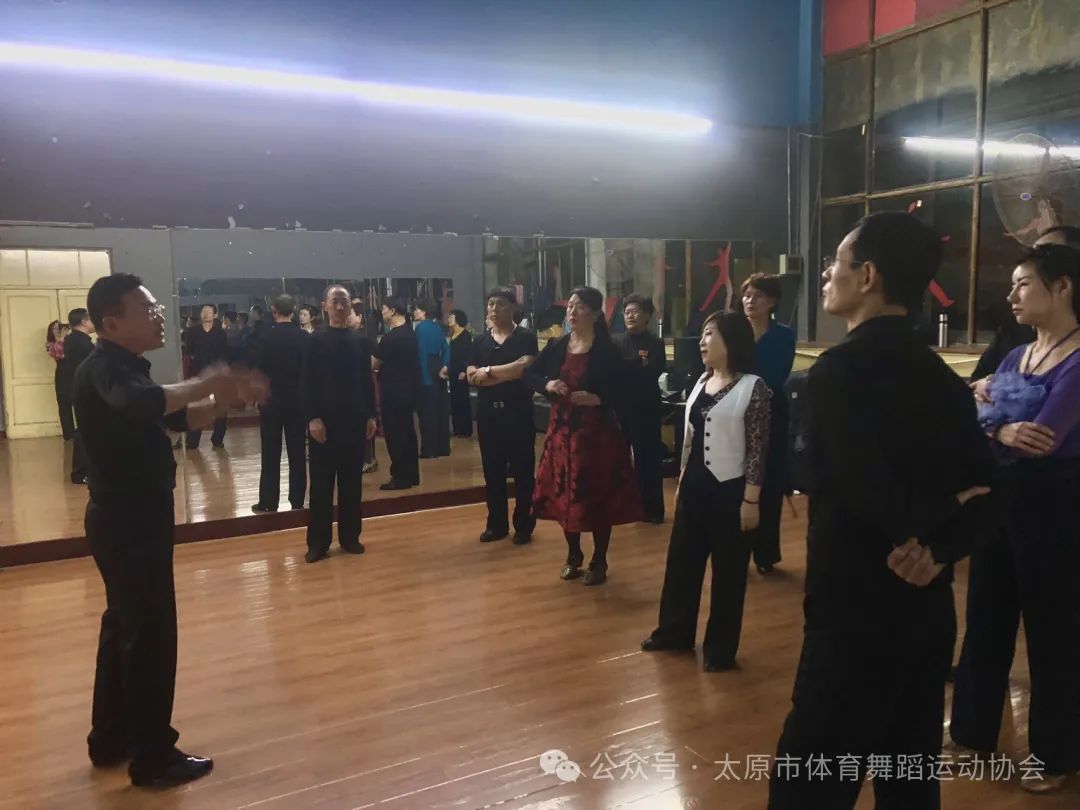 体育舞蹈运动教程_体育舞蹈运动_体育舞蹈运动选材