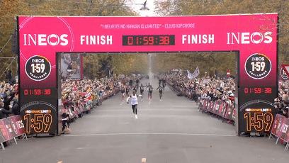 肯尼亚名将Eliud Kipchoge在1:59:40跑完马拉松，人类能跑多快？